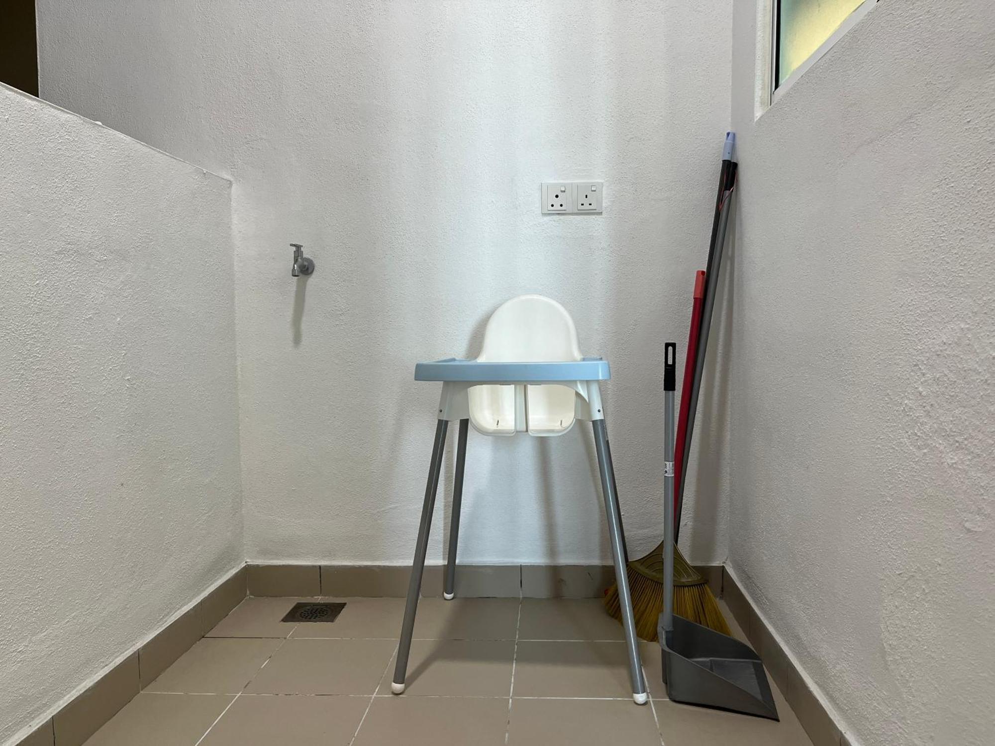 Industrial 2br 8pax Impression 5mins Totown Apartment