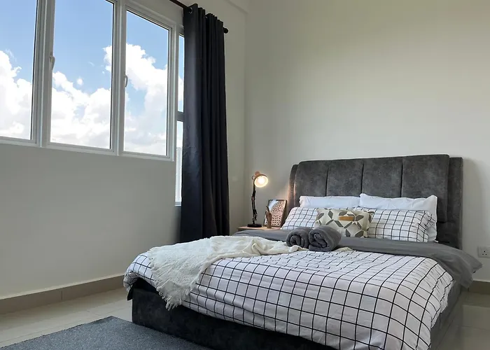 Industrial 2Br 8Pax Impression City 5Mins Totown