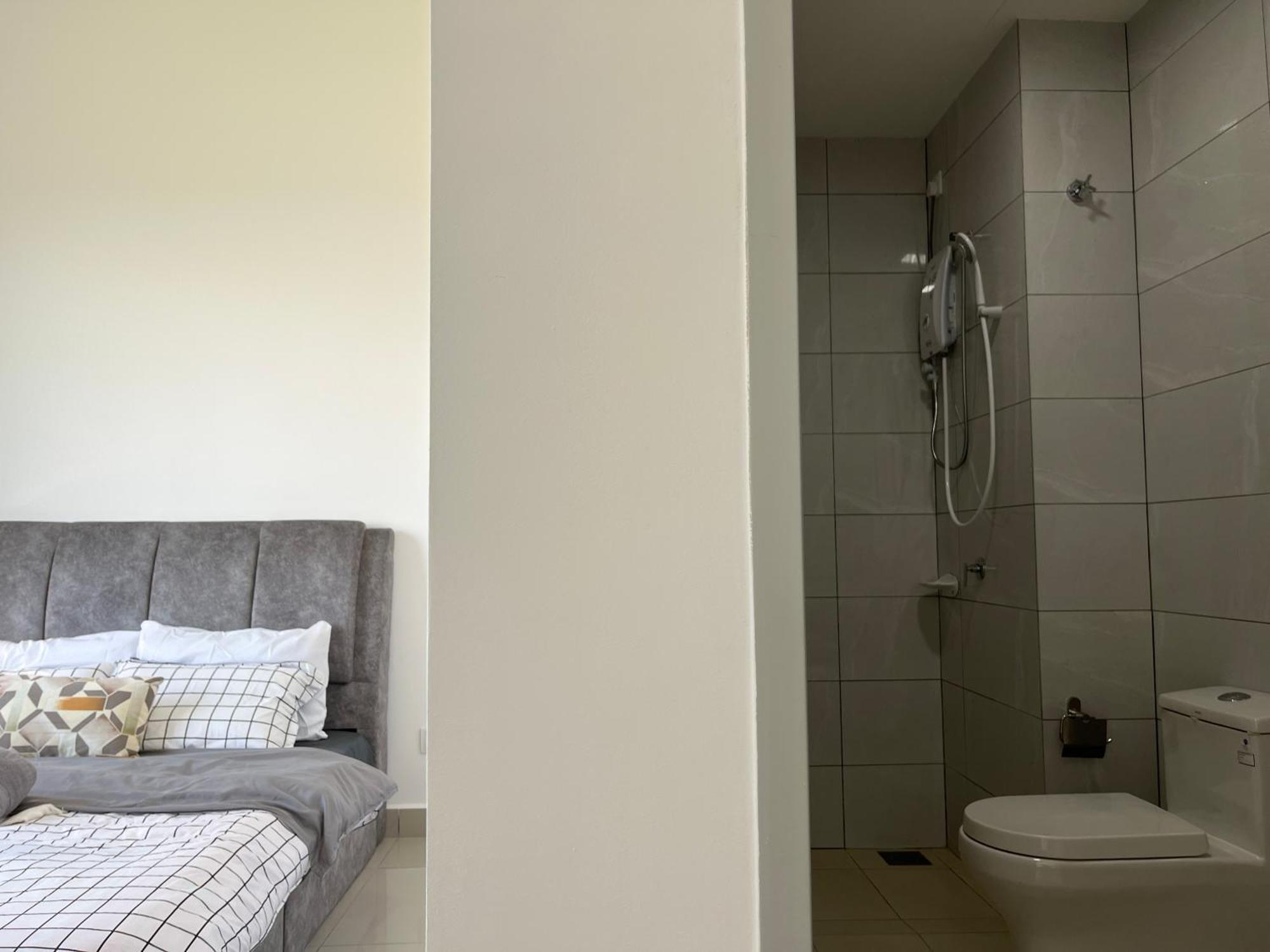 Industrial 2br 8pax Impression 5mins Totown Apartment *
