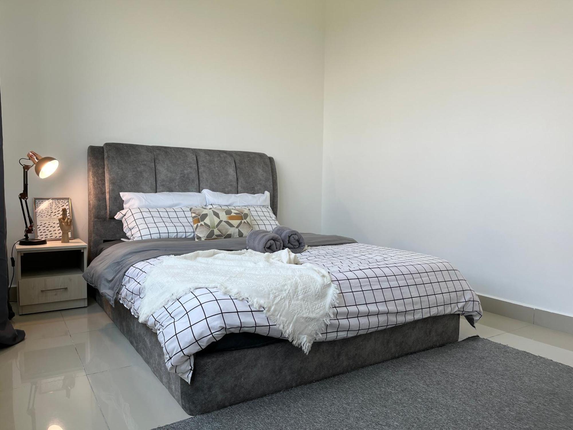 Industrial 2br 8pax Impression 5mins Totown *