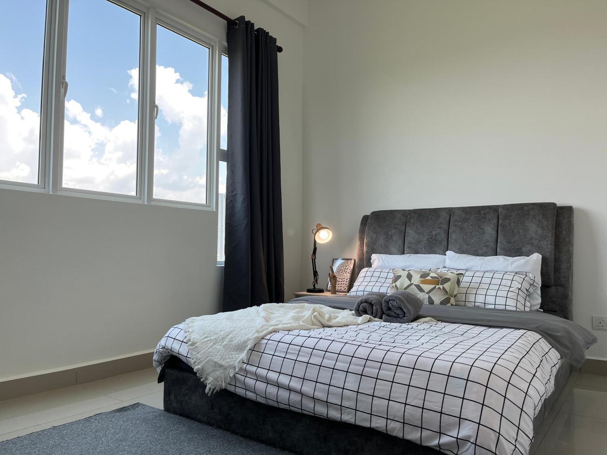 Industrial 2br 8pax Impression 5mins Totown